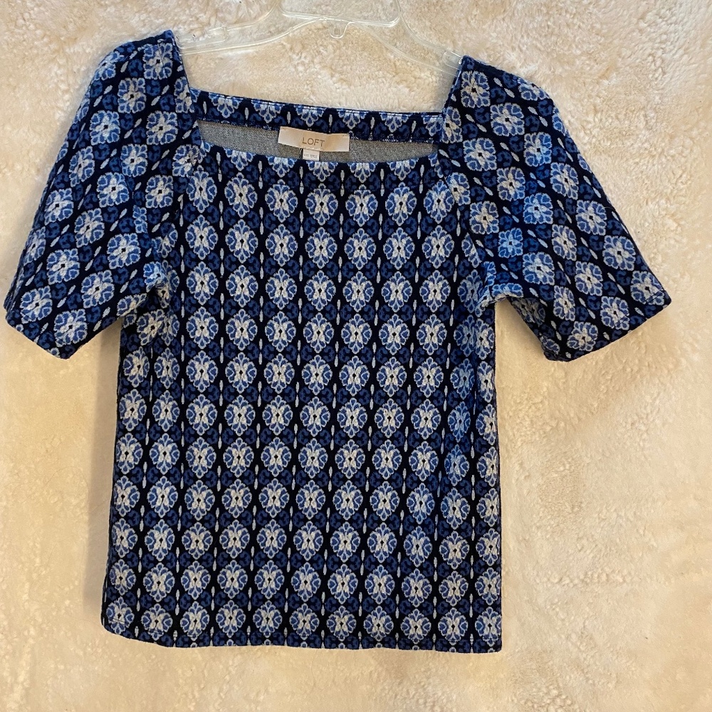 LOFT Short Sleeve Blouse in Blue color - Size XXS